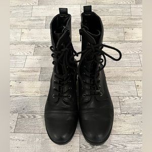 EUC Women’s Sz 8.5 Universal Thread Combat boots
